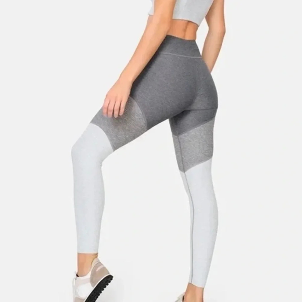 Outdoor Voices 7/8 Spring Legging Size S in Graphite/Ash/Dove